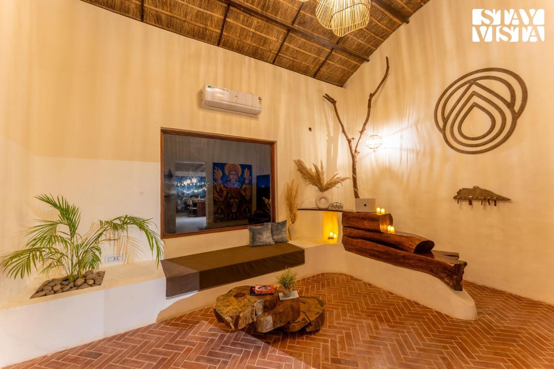 Stayvista At Artisanal Heights With Jacuzzi And Infinity Pool Уна Экстерьер фото
