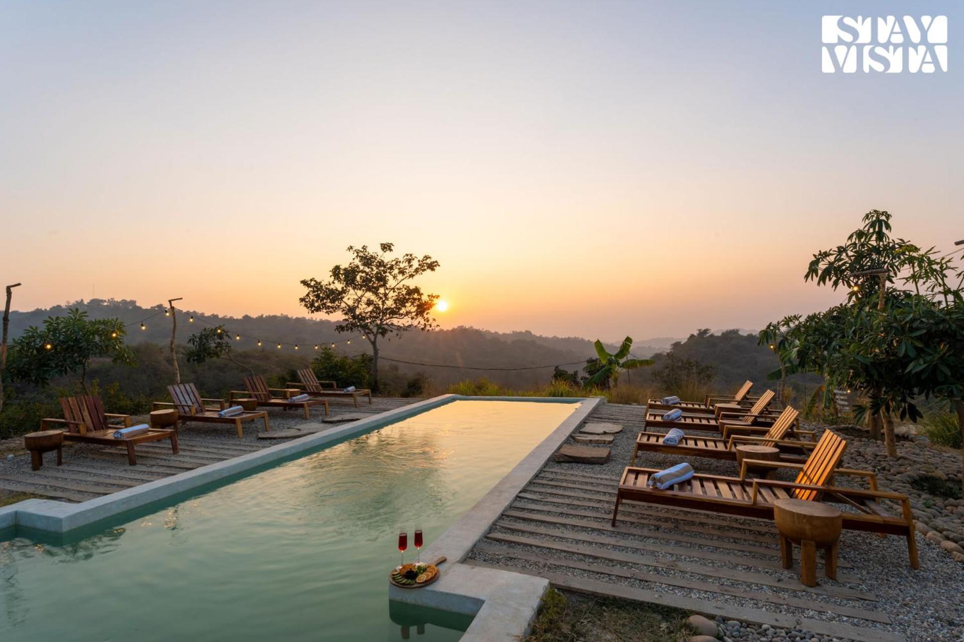 Stayvista At Artisanal Heights With Jacuzzi And Infinity Pool Уна Экстерьер фото